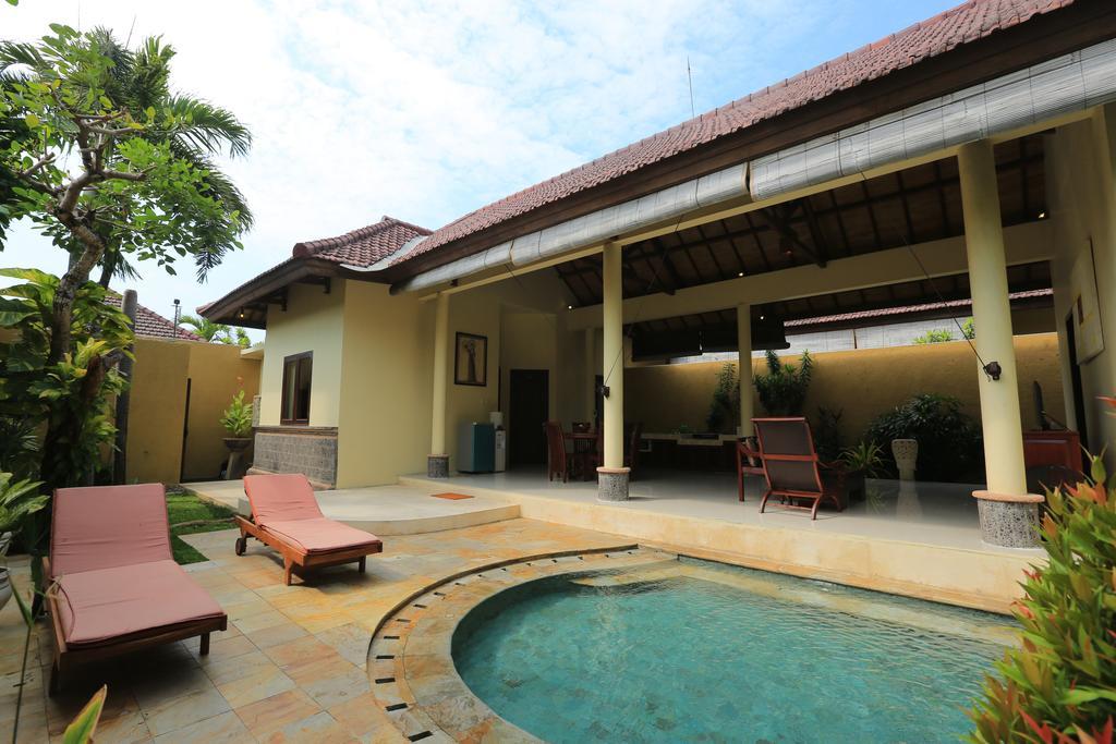 Putri Bali Villa Seminyak Exteriör bild