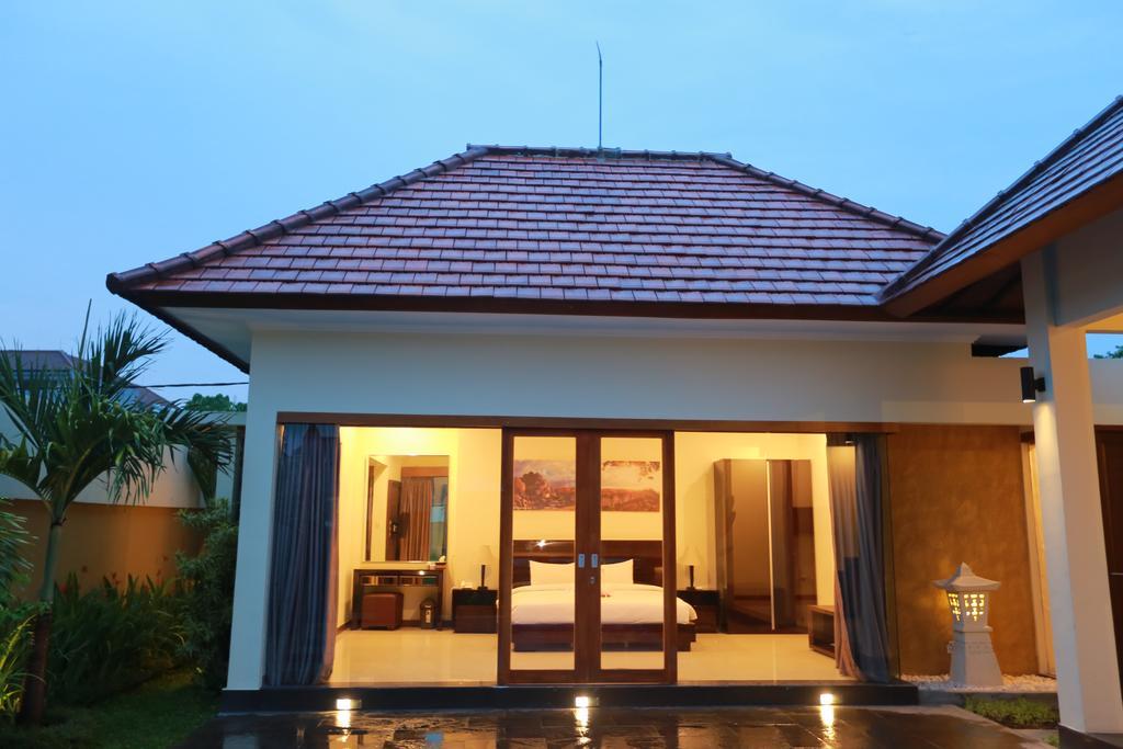 Putri Bali Villa Seminyak Exteriör bild