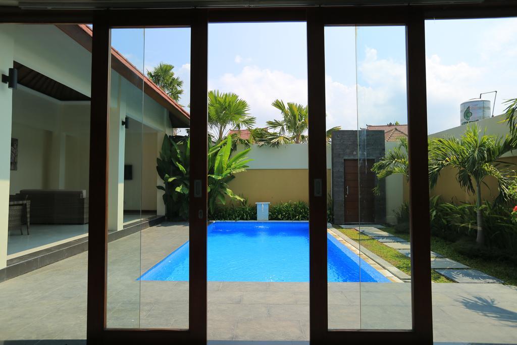 Putri Bali Villa Seminyak Exteriör bild