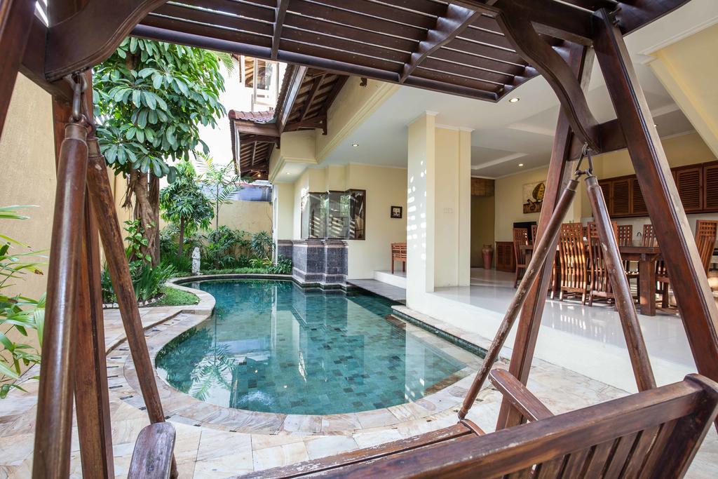 Putri Bali Villa Seminyak Exteriör bild